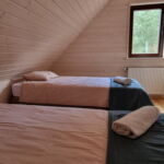 Domek drewniany 12-osobowy Komfort z widokiem na las