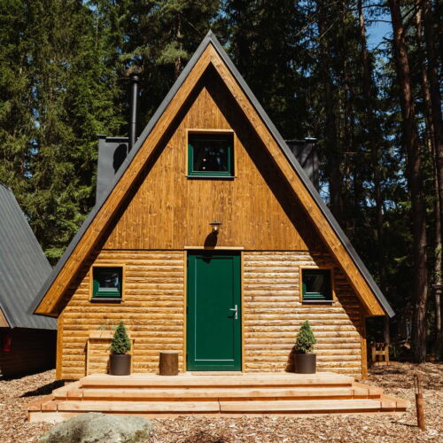 Chata (jako celek) se sprchou s vlastní kuchyňkou pro 2 os. (s možností přistýlky)