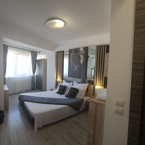 Camera dubla la etaj