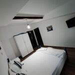 Suita s balkónem  s manželskou postelí se 4 ložnicemi