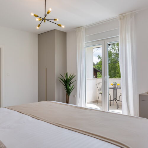 Pokoj s manželskou postelí