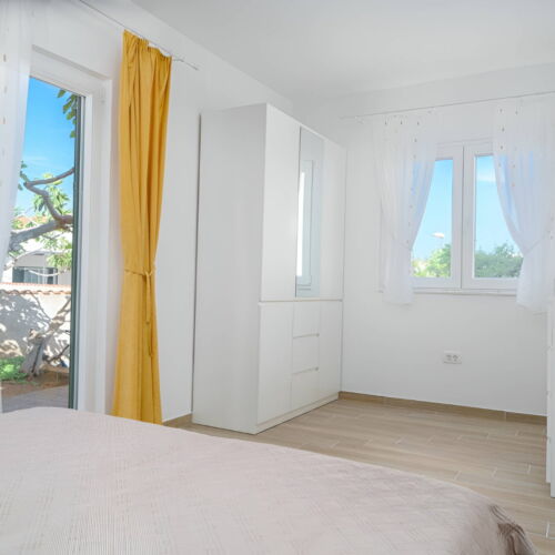 Casă de vacanță cu terasă cu grădină pentru 3 pers. (se inchirieaza doar integral)