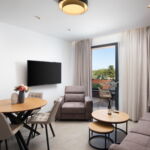 Apartament 4-osobowy na piętrze Romantyczny z 2 pomieszczeniami sypialnianymi (możliwa dostawka)