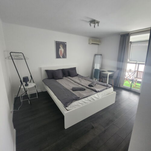 Apartman s balkónem s vlastní kuchyní s manželskou postelí s 1 ložnicí