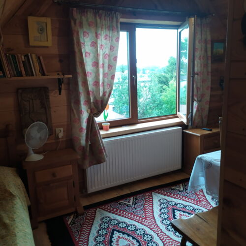 Pokój 3-osobowy na poddaszu z widokiem na ogród