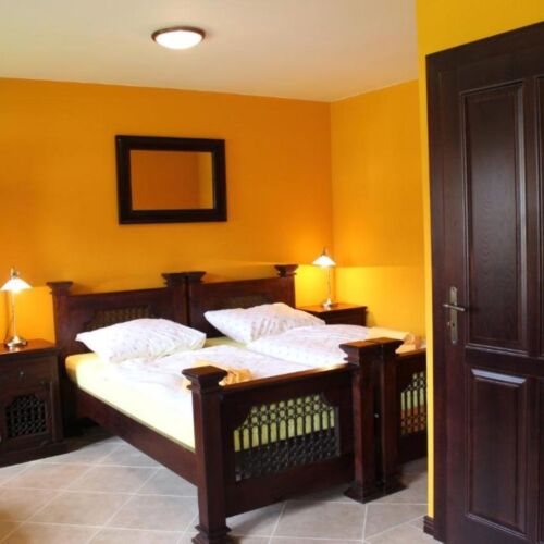 Double Room (extra bed available)
