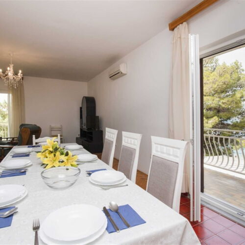 Apartman s vanou s terasou pro 8 os. se 4 ložnicemi