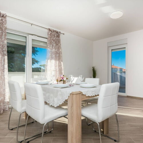 Apartament 4-osobowy z tarasem z widokiem na morze z 2 pomieszczeniami sypialnianymi