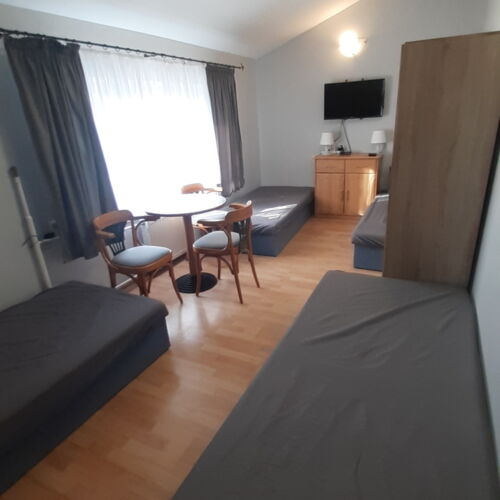 Pokój 4-osobowy na piętrze ze wspólnym aneksem kuchennym