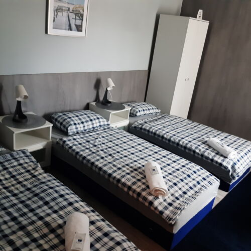 Pokój 4-osobowy na parterze z widokiem na ogród