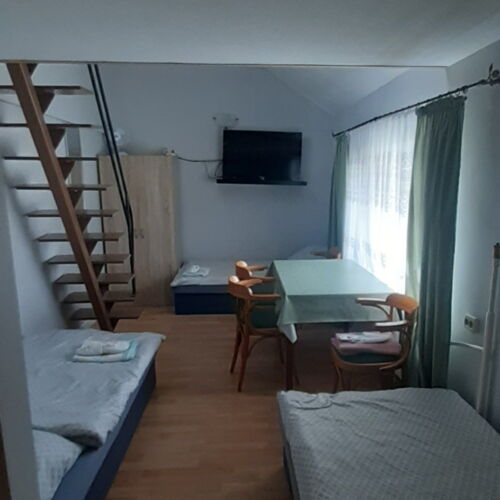 Pokój 5-osobowy na piętrze z antresolą