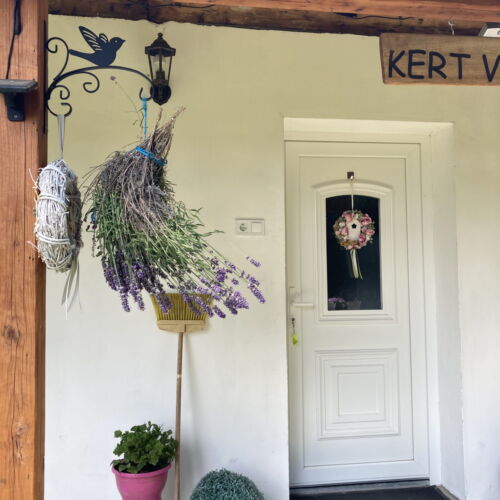 Erdgeschosses Dreibettzimmer mit Aussicht auf den Hof (Zusatzbett möglich)