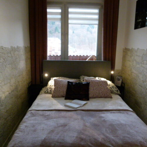 Apartman pro 4 os. se 2 ložnicemi s výhledem na park na poschodí