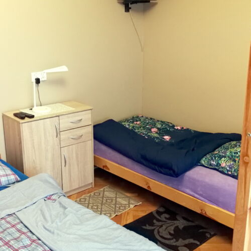 Camera cvadrupla cu balcon cu aer conditionat