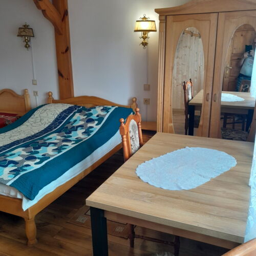 Camera tripla romantica la parter