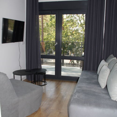 Apartament 5-osobowy z tarasem częściowy z widokiem na morze z 2 pomieszczeniami sypialnianymi