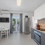 Apartman s klimatizací s terasou pro 4 os. s 1 ložnicí A-6418-f