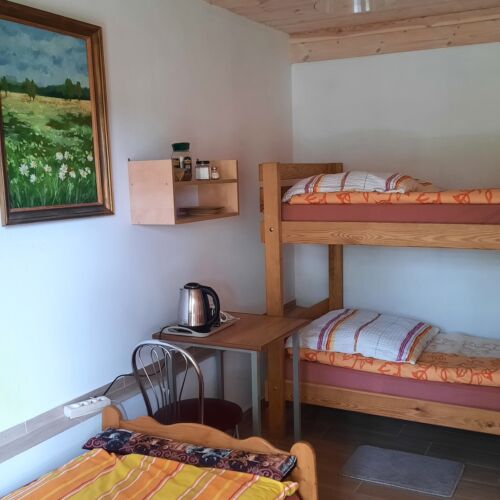 Camera tripla family la parter