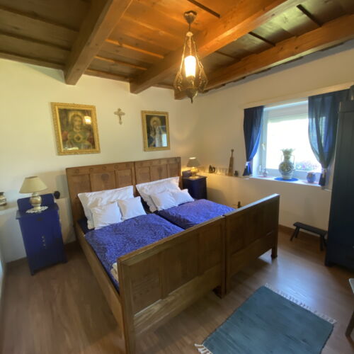 Casa rustică întreaga unitate cu vedere spre pădure pentru 4 pers. (se inchirieaza doar integral)