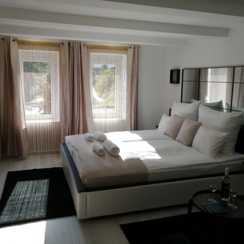 Casă de vară la parter cu aer condiționat pentru 2 pers. (se inchirieaza doar integral)