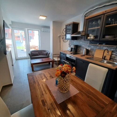 Romantik Apartman s manželskou postelí s 1 ložnicí na přízemí