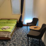 Pokoj s klimatizací s manželskou postelí na poschodí (s možností přistýlky)