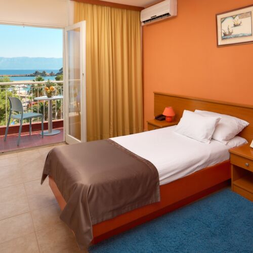 Camera single cu balcon cu vedere spre mare