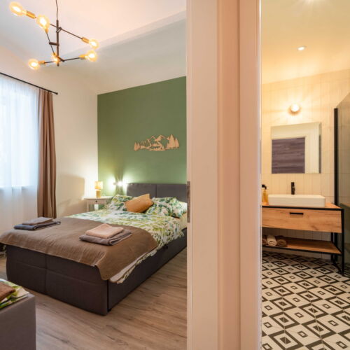 Apartman se sprchou s privátní koupelnou mimo apartmán pro 8 os.