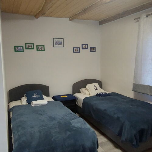 Camera twin family cu vedere spre grădină