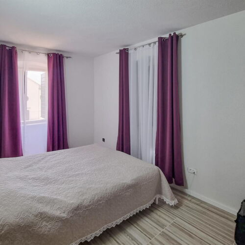 Apartament pentru 2 pers. (se inchirieaza doar integral)