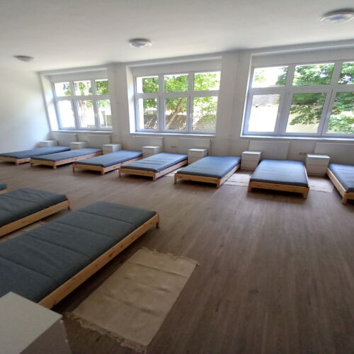 Földszintes Férfi ágy/ágyanként foglalható 12x egyágyas szoba