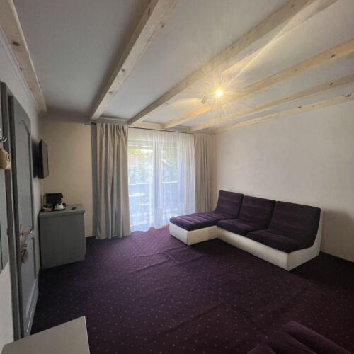 Camera dubla superior cu balcon