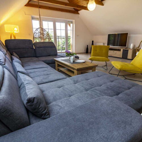 4-Room Apartment for 12 Persons with Bathtub and Kitchenette (extra beds available)