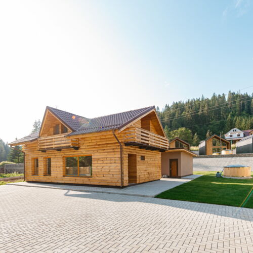 Cabană pentru 6 pers. (se inchirieaza doar integral)