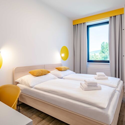 Camera cvadrupla family cu duș