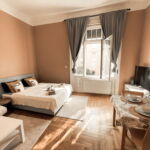 Premium Apartman (jako celek) s manželskou postelí na poschodí (s možností přistýlky)