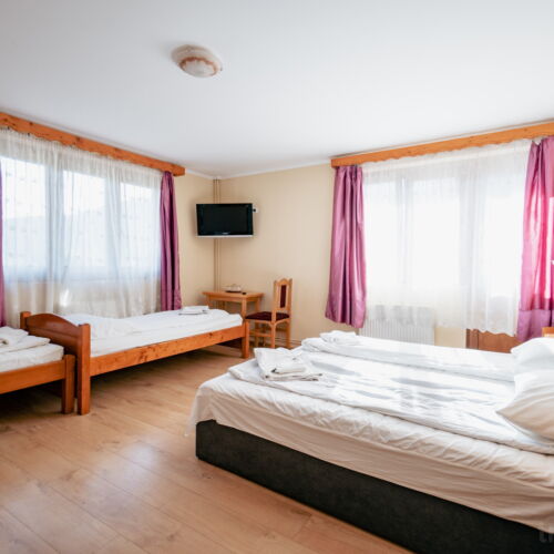 Camera cvadrupla grand cu balcon