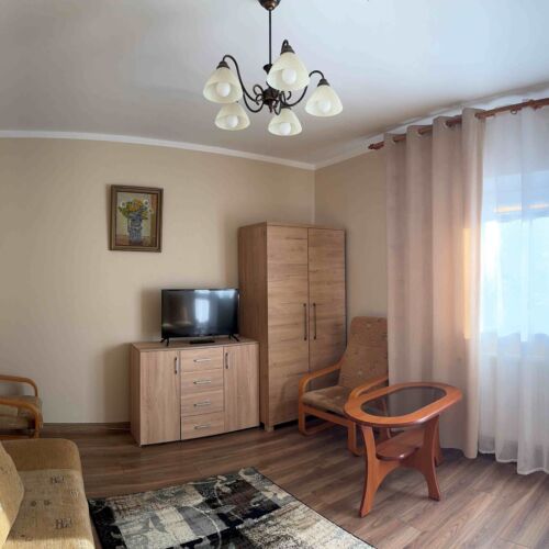 Upstairs 1-Room Apartment for 5 Persons