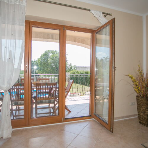 Casă de vacanță cu vedere spre grădină lângă piscină pentru 10 pers. (se inchirieaza doar integral)