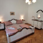 Classic Whole House Summer House for 4 Persons (extra bed available)