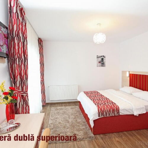 Camera dubla superior cu balcon