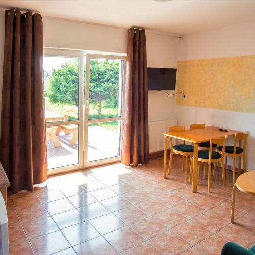 Apartament familial(ă) la etaj cu 2 camere pentru 4 pers. (se poate solicita pat suplimentar)