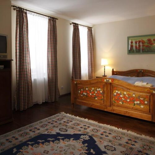 Pokoj se sprchou  s manželskou postelí