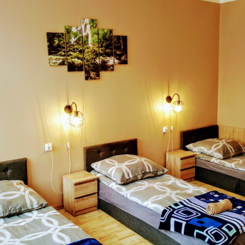 Camera cvadrupla la etaj cu bucătărie comună