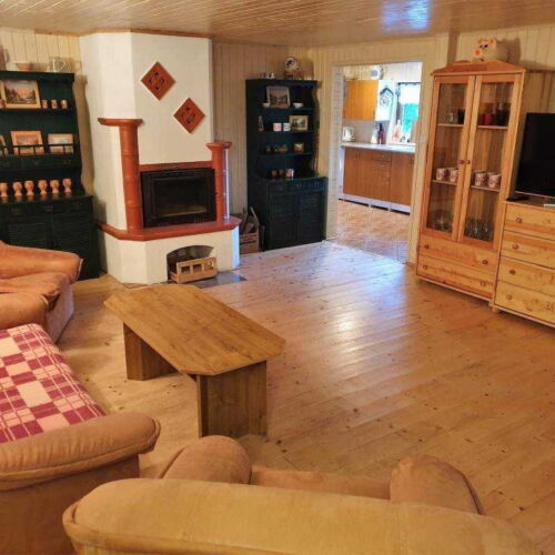 Chata cu duș cu chicinetă proprie pentru 13 pers. (se inchirieaza doar integral)