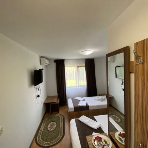 Pokój 2-osobowy z klimatyzacją z widokiem na ogród