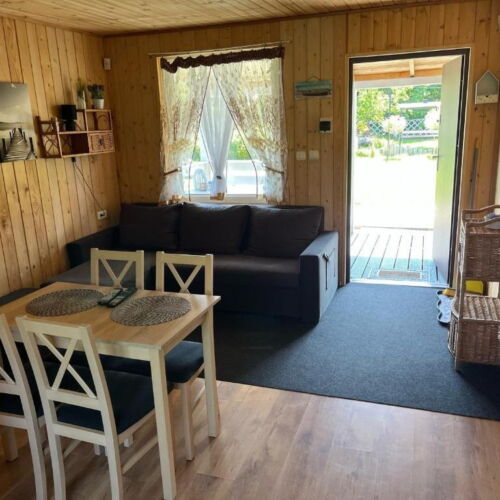 Domek letniskowy 6-osobowy z łazienką z widokiem na ogród