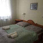 Apartmán s klimatizáciou s manželskou posteľou s 1 spálňou na prízemí (s možnosťou prístelky)