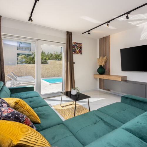 Vilă familial(ă) cu vedere spre mare pentru 8 pers. (se inchirieaza doar integral)