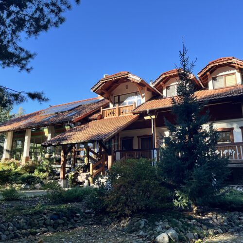 Apartament 10-osobowy na piętrze z widokiem na jezioro z 4 pomieszczeniami sypialnianymi